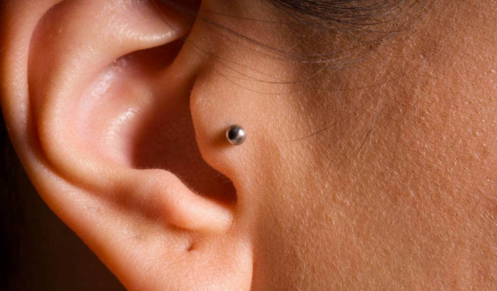 Piercing Tragus : Cicatrisation, Bijoux & Suivi